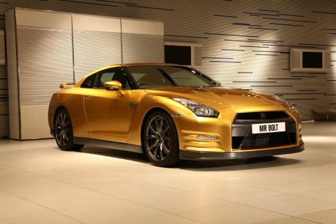 Nissan - L'esemplare unico di GT-R all'asta su eBay porter la firma in rilievo di Bolt e sar impreziosita da finiture interne realizzate in oro vero. 